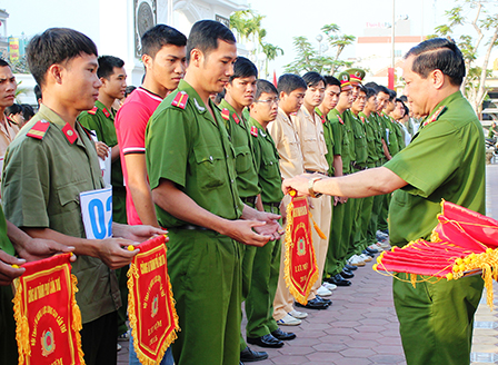 Hơn 300 VĐV tham dự Hội thao "Vì An ninh Tổ quốc" năm 2015