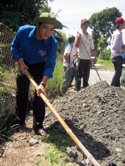 Tự hào tiếp bước dưới cờ Đảng