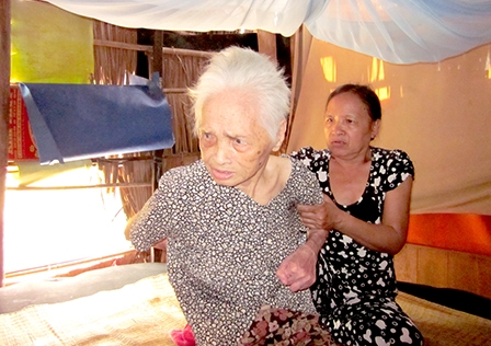 Giúp bà Nhạn điều trị bệnh