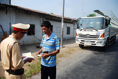 Nhiều người điều khiển phương tiện 
có nồng độ cồn vượt mức quy định