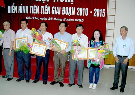 Tăng cường nghiên cứu khoa học,
chuyển giao công nghệ, góp phần phát triển vùng ĐBSCL