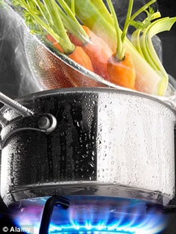 5 loại rau củ ăn chín tốt hơn ăn sống