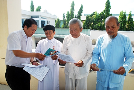 Trang bị kiến thức pháp luật an toàn giao thông cho cán bộ làm công tác Mặt trận cơ sở