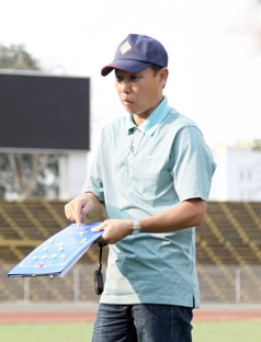 Phối hợp nhịp nhàng với Giám đốc kỹ thuật 
để đạt mục tiêu trụ hạng