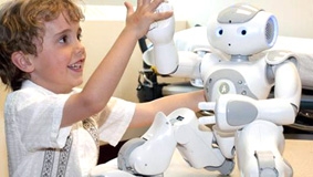 Giúp bệnh nhân nhí giảm đau bằng robot MEDi