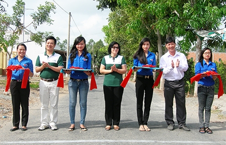Lắp đặt hệ thống chiếu sáng công cộng, góp phần hạn chế tai nạn giao thông về đêm
