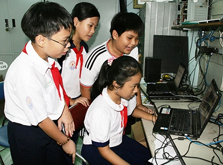 Thi đua học tập, rèn luyện 
xứng danh cháu ngoan Bác Hồ