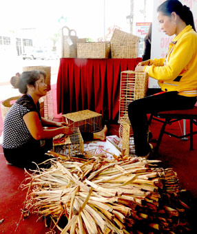 Hợp tác, nâng tầm sản phẩm
công nghiệp, tiểu thủ công nghiệp