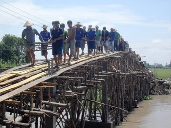 NGHIÊM TÚC KHẮC PHỤC KHUYẾT ĐIỂM, 
XÂY DỰNG ĐỘI NGŨ CÁN BỘ GƯƠNG MẪU, 
ĐOÀN KẾT, TRÁCH NHIỆM VỚI CÔNG VIỆC