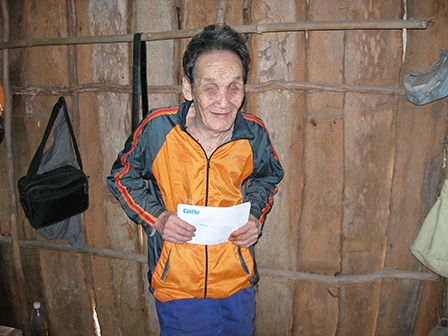 Trao tiền từ thiện