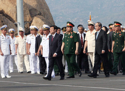 CHỦ TỊCH NƯỚC DỰ LỄ KỶ NIỆM 60 NĂM THÀNH LẬP HẢI QUÂN NHÂN DÂN VIỆT NAM