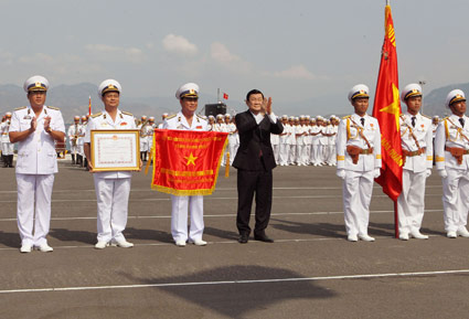 CHỦ TỊCH NƯỚC DỰ LỄ KỶ NIỆM 60 NĂM THÀNH LẬP HẢI QUÂN NHÂN DÂN VIỆT NAM