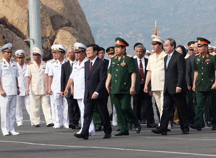 CHỦ TỊCH NƯỚC DỰ LỄ KỶ NIỆM 60 NĂM THÀNH LẬP HẢI QUÂN NHÂN DÂN VIỆT NAM