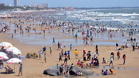 Khách du lịch tăng cao dịp nghỉ lễ 30-4 và 1-5