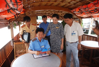 PHỐI HỢP KIỂM TRA HOẠT ĐỘNG VẬN CHUYỂN HÀNH KHÁCH, KHÁCH DU LỊCH BẰNG PHƯƠNG TIỆN THỦY NỘI ĐỊA