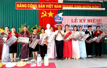 Đẩy mạnh hoạt động công đoàn gắn với nâng chất công tác chuyên môn