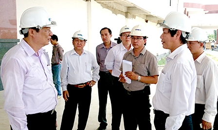 HĐND thành phố giám sát 2 công trình đường ô tô 
vào trung tâm xã