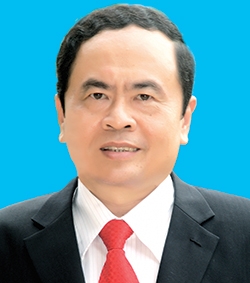 Tiếp tục đưa việc học tập và làm theo gương Bác 
trở thành việc làm thường xuyên, đi vào chiều sâu