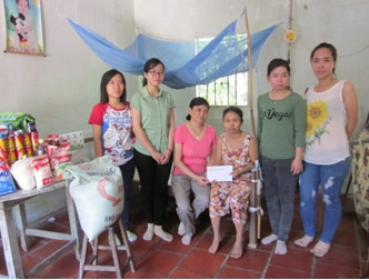 TRAO TIỀN TỪ THIỆN