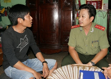 Đẩy mạnh việc học tập và làm theo 
tấm gương đạo đức Hồ Chí Minh
