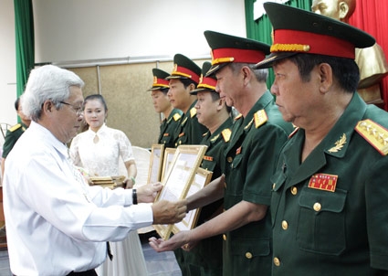 NHIỀU ĐỊA PHƯƠNG, ĐƠN VỊ TUYÊN DƯƠNG CÁC TẬP THỂ, CÁ NHÂN ĐIỂN HÌNH TRONG HỌC TẬP VÀ LÀM THEO TẤM GƯƠNG ĐẠO ĐỨC HỒ CHÍ MINH