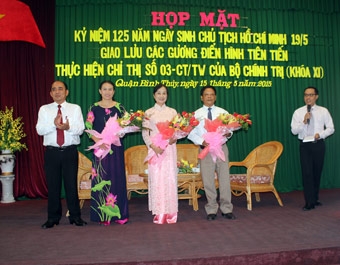 Chuyện “làm theo” gương Bác 
ở quận Bình Thủy