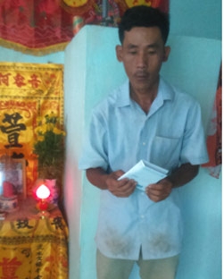 Trao tiền từ thiện