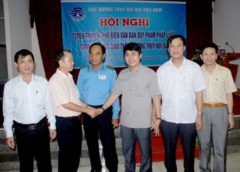 TUYÊN TRUYỀN, PHỔ BIẾN VĂN BẢN QUY PHẠM PHÁP LUẬT LĨNH VỰC GIAO THÔNG ĐƯỜNG THỦY NỘI ĐỊA