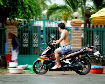 Chưa chấp hành tốt
việc đội mũ bảo hiểm