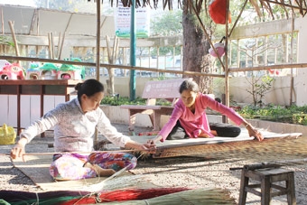 Làng nghề dệt chiếu 
Kinh E, Vĩnh Thạnh