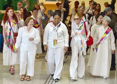 Nhóm nhà hoạt động hòa bình 
băng ngang biên giới Triều Tiên-Hàn Quốc