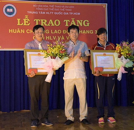 Ánh Viên nhận Huân chương
Lao động hạng 3