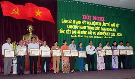 Tập trung chỉ đạo, tổ chức thành công Đại hội Đảng các cấp