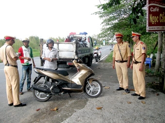 Luôn ghi nhớ: Đã nhậu say thì đừng điều khiển xe