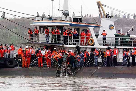 Chìm tàu chở hơn 450 người tại Trung Quốc