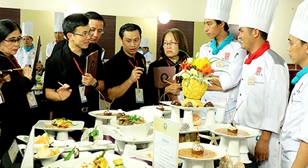 Nhìn từ Chiếc thìa vàng 2015