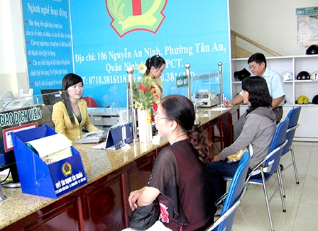 Hạn chế rủi ro thông qua 
khai thác thông tin tín dụng