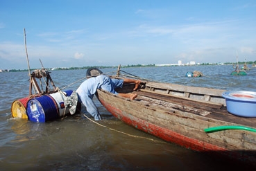 KIÊN QUYẾT THỰC HIỆN CƯỠNG CHẾ THÁO DỠ ĐĂNG ĐÁY CÁ TRÊN SÔNG ĐẢM BẢO TRẬT TỰ AN TOÀN GIAO THÔNG