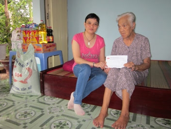 TRAO TIỀN TỪ THIỆN