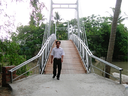 Tân Thới tích cực huy động sức dân phát triển 
giao thông nông thôn