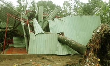 Sóc Trăng: LỐC XOÁY LÀM TỐC MÁI 14 CĂN NHÀ