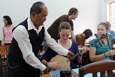 Chắp cánh cho văn hóa 
Cần Thơ hội nhập