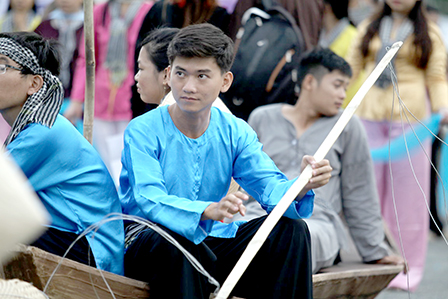 Sắc màu văn hóa miền Tây