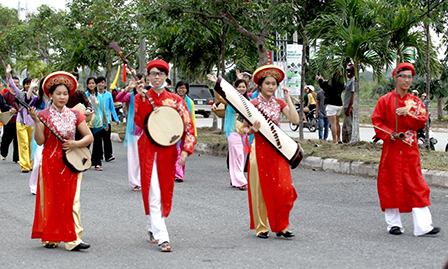 Sắc màu văn hóa miền Tây