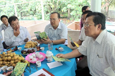 Tìm giải pháp “ổn định đầu ra” 
cho trái dâu Phong Điền