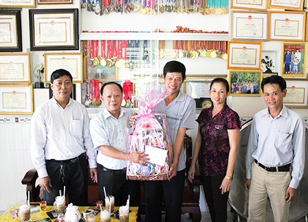 Sở Văn hóa, Thể thao và Du lịch Cần Thơ thăm hỏi, tặng quà gia đình VĐV Nguyễn Thị Ánh Viên