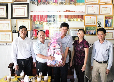 Sở Văn hóa, Thể thao và Du lịch Cần Thơ thăm hỏi, tặng quà gia đình VĐV Nguyễn Thị Ánh Viên