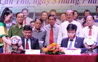 Đạm Cà Mau tài trợ CLB XSKT Cần Thơ 2,5 tỉ đồng