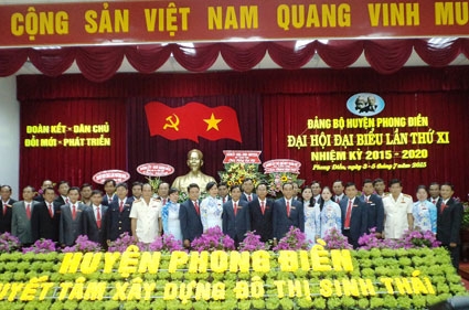 BẾ MẠC ĐẠI HỘI ĐẠI BIỂU ĐẢNG BỘ HUYỆN PHONG ĐIỀN
LẦN THỨ XI, NHIỆM KỲ 2015-2020