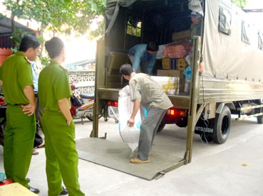 Chủ động đấu tranh phòng chống buôn lậu, 
gian lận thương mại và hàng giả